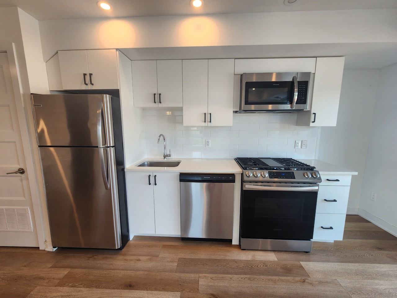 689 Churchill Avenue N - Photo 2 of 10