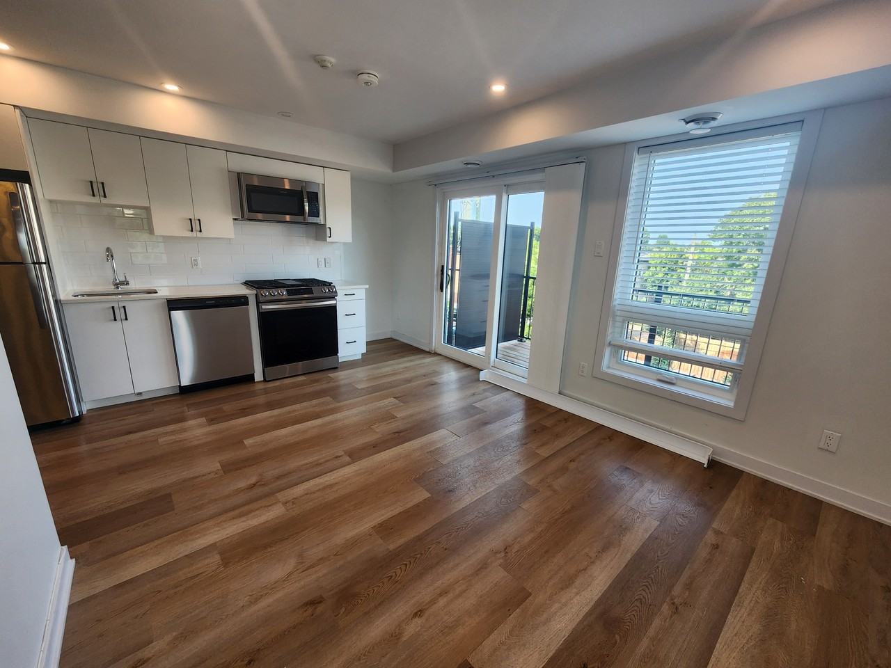 689 Churchill Avenue N - Photo 6 of 10