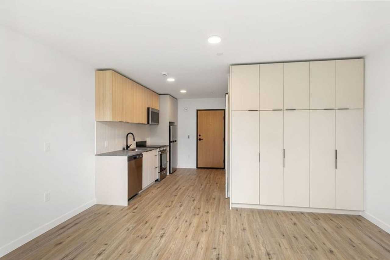 CHRONICLE: Stylish Wallingford Studios with Full Appliance Package & Premium Amenities - Photo 3 of 34