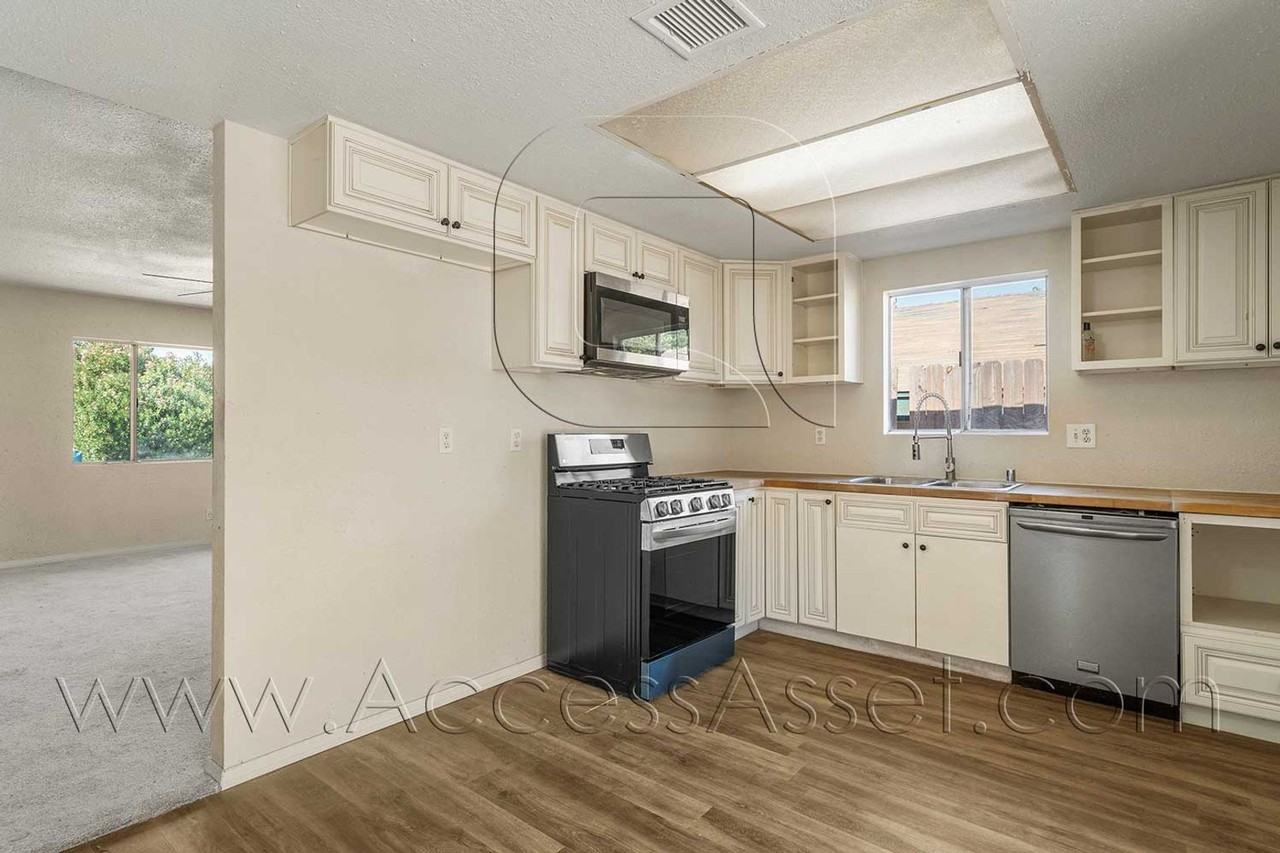 33220 Schaper St - Photo 7 of 25