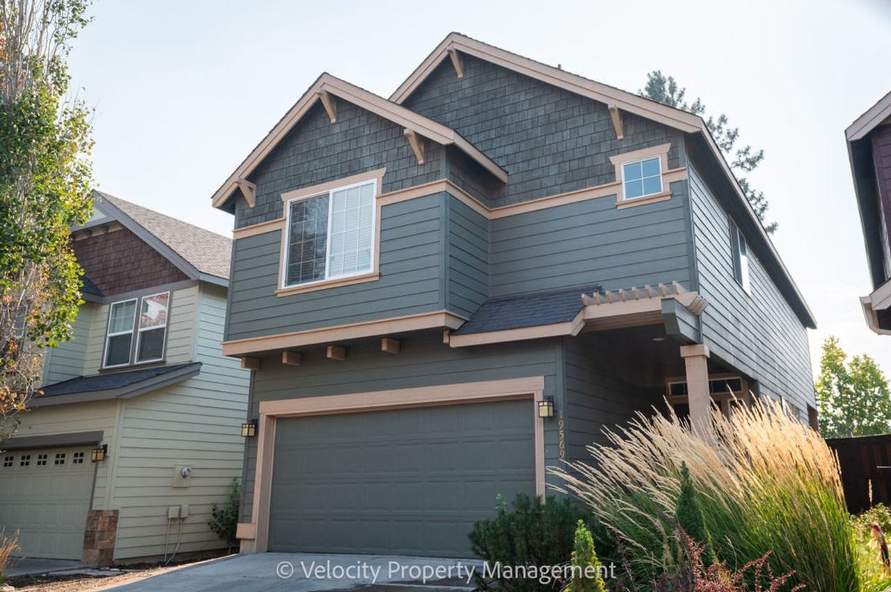 19569 Salmonberry Ct - Photo 2 of 22