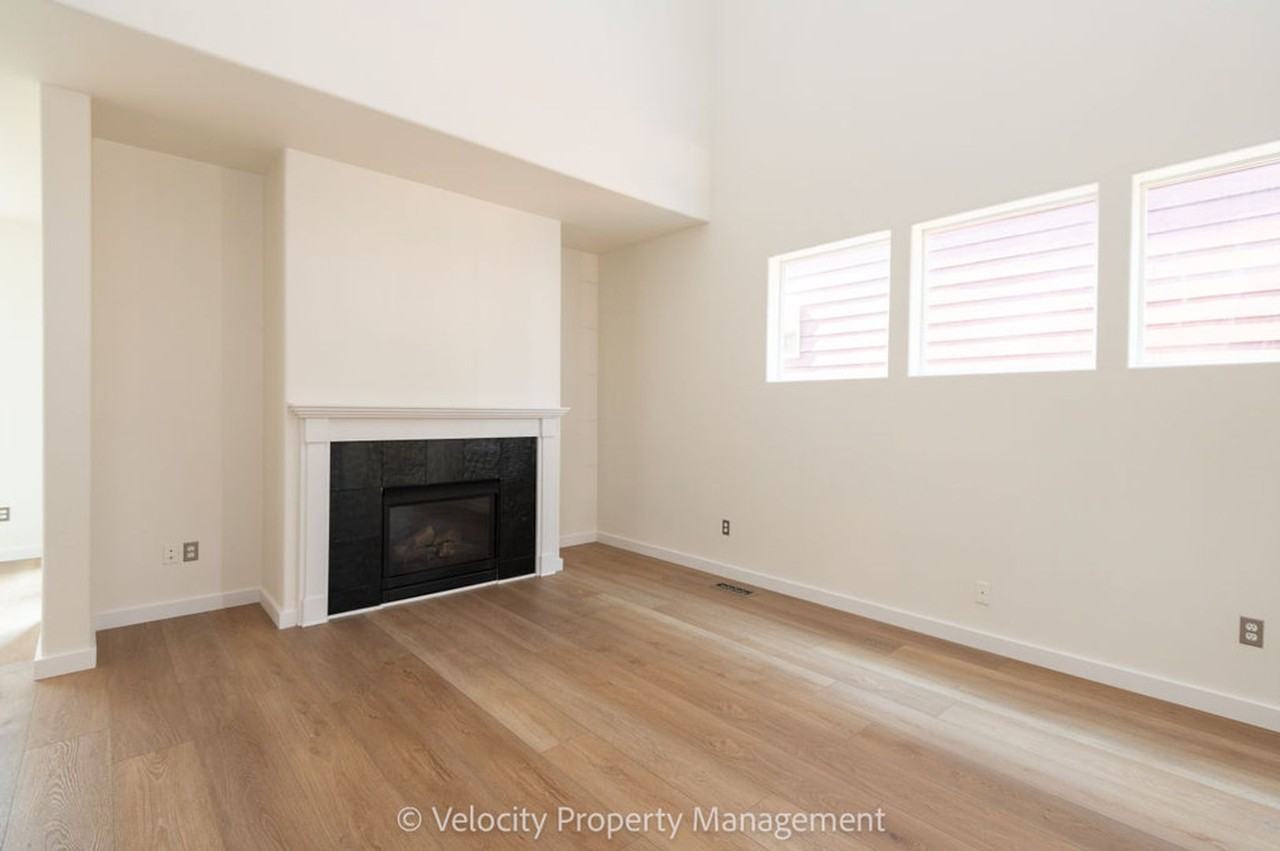 19569 Salmonberry Ct - Photo 3 of 22