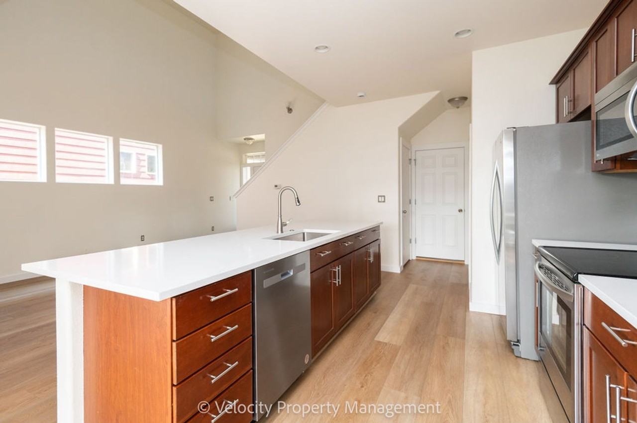 19569 Salmonberry Ct - Photo 6 of 22