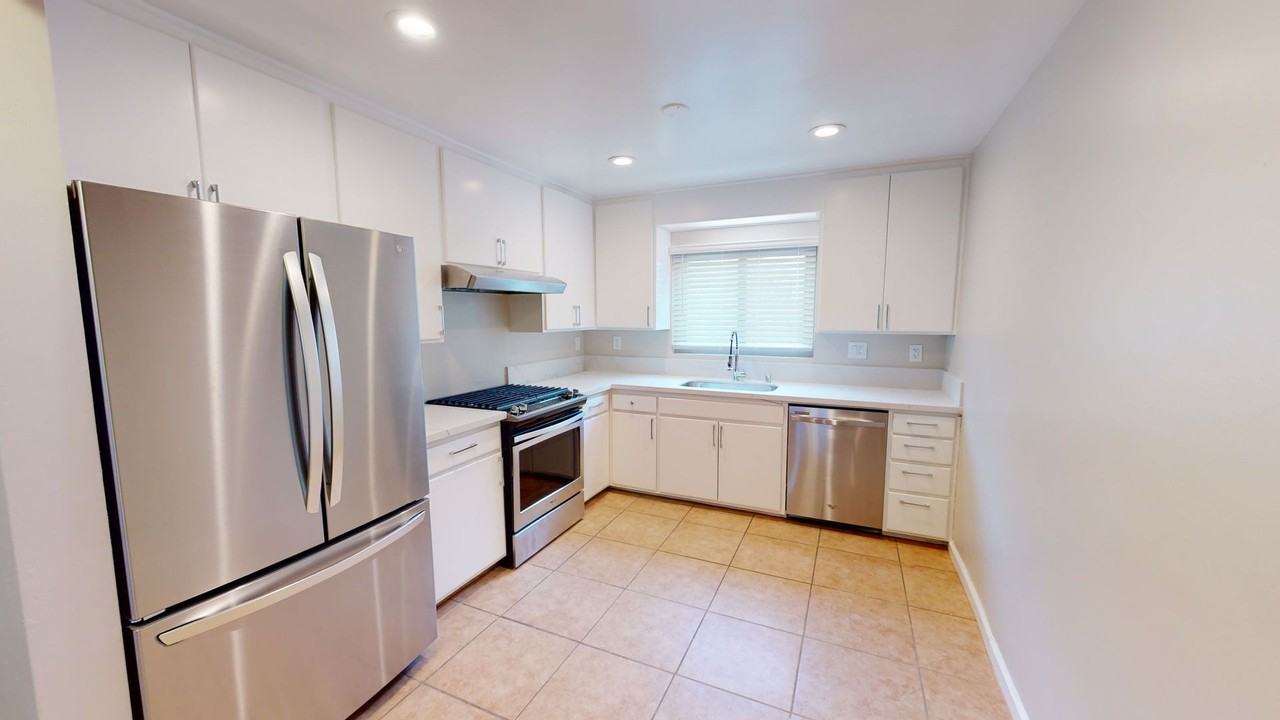 5303 Hewlett Dr - Photo 6 of 17