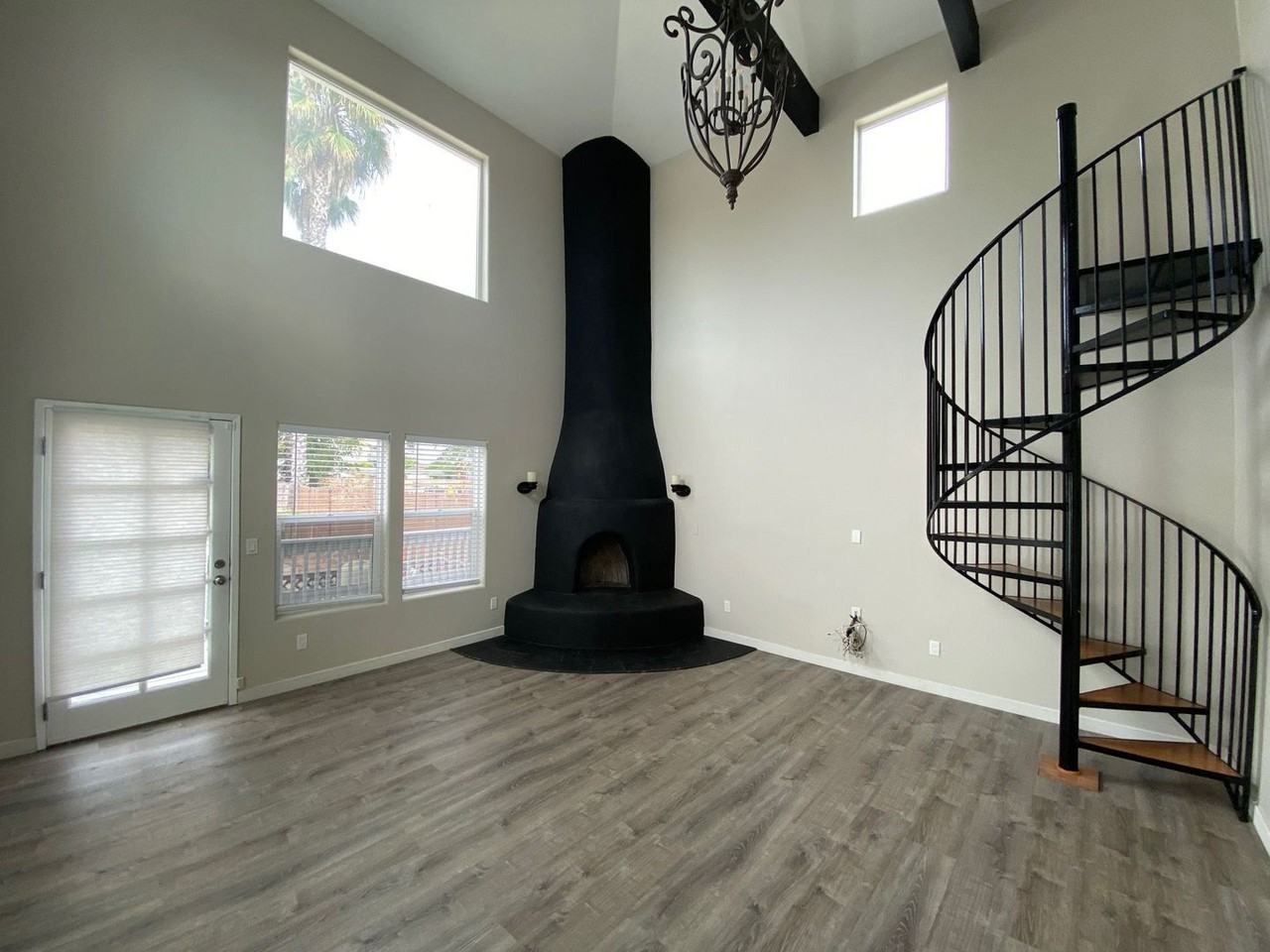 4841 Art St - Photo 5 of 20