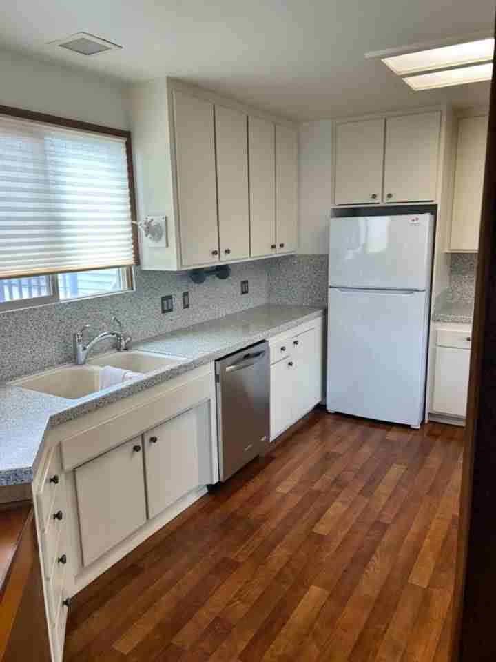 1933 Pacific Ave - Photo 2 of 23