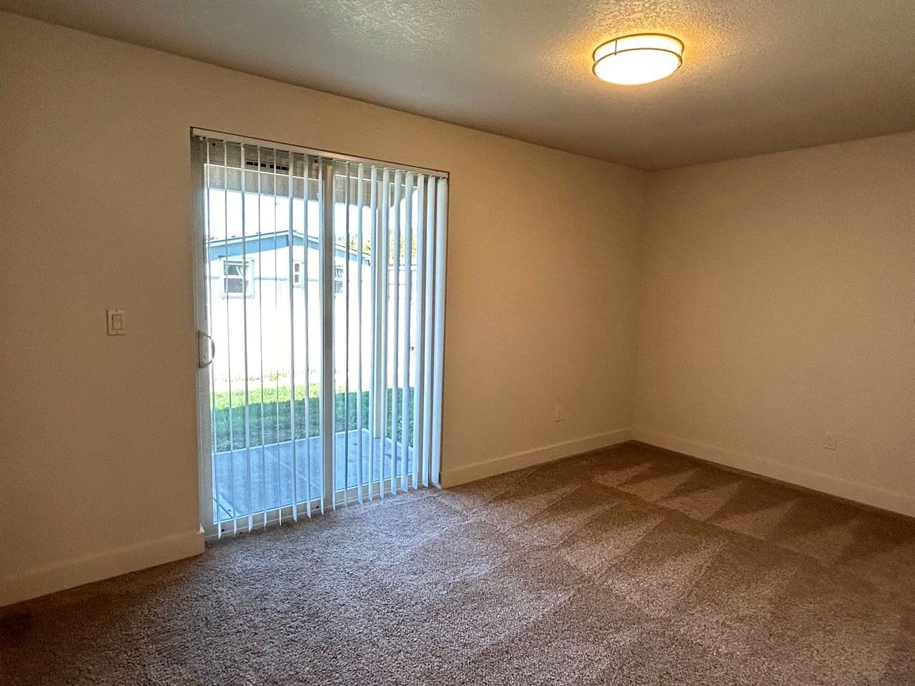 29-31 West Point Dr - Photo 3 of 13