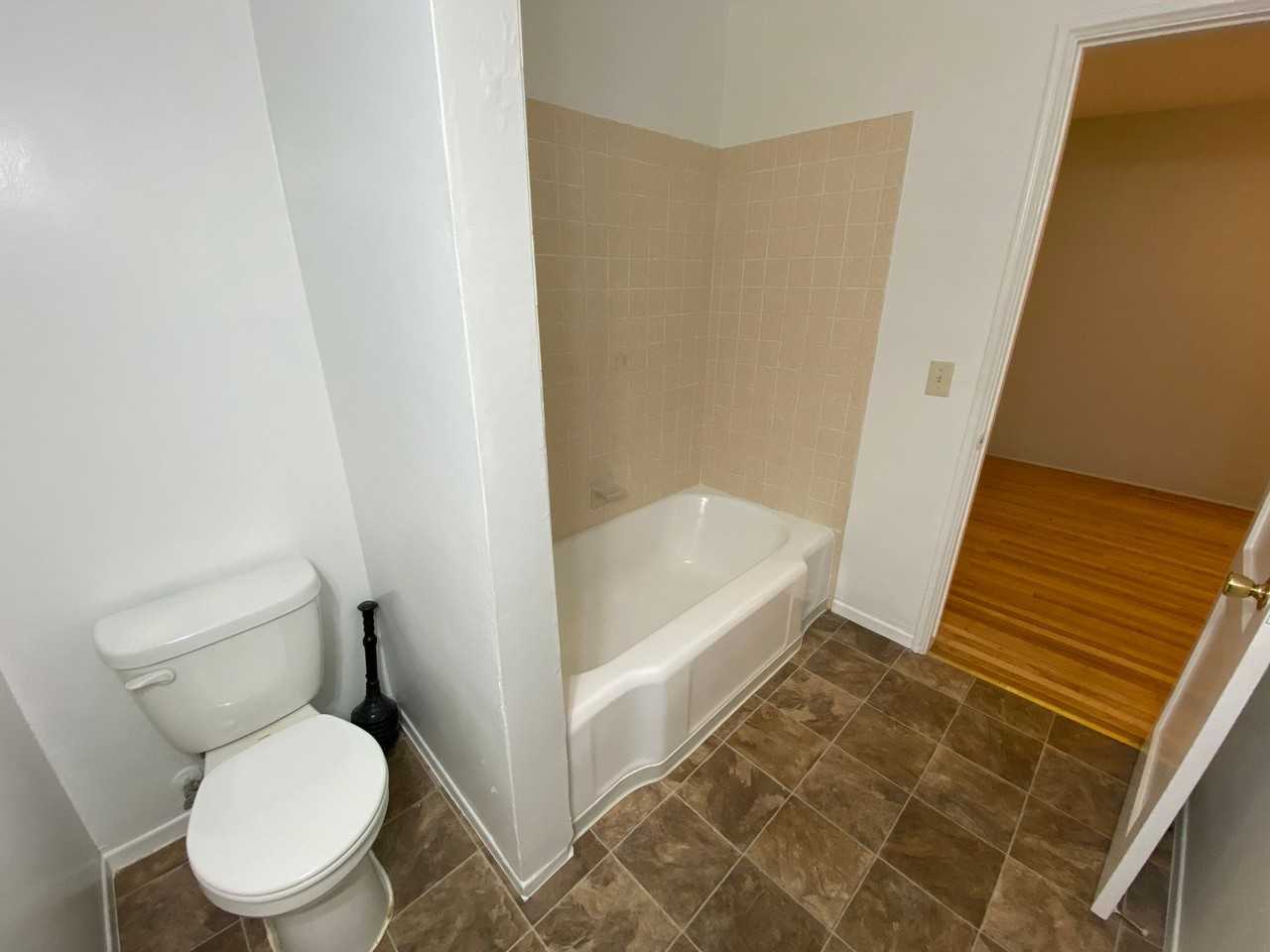 7-4426 - Photo 4 of 5