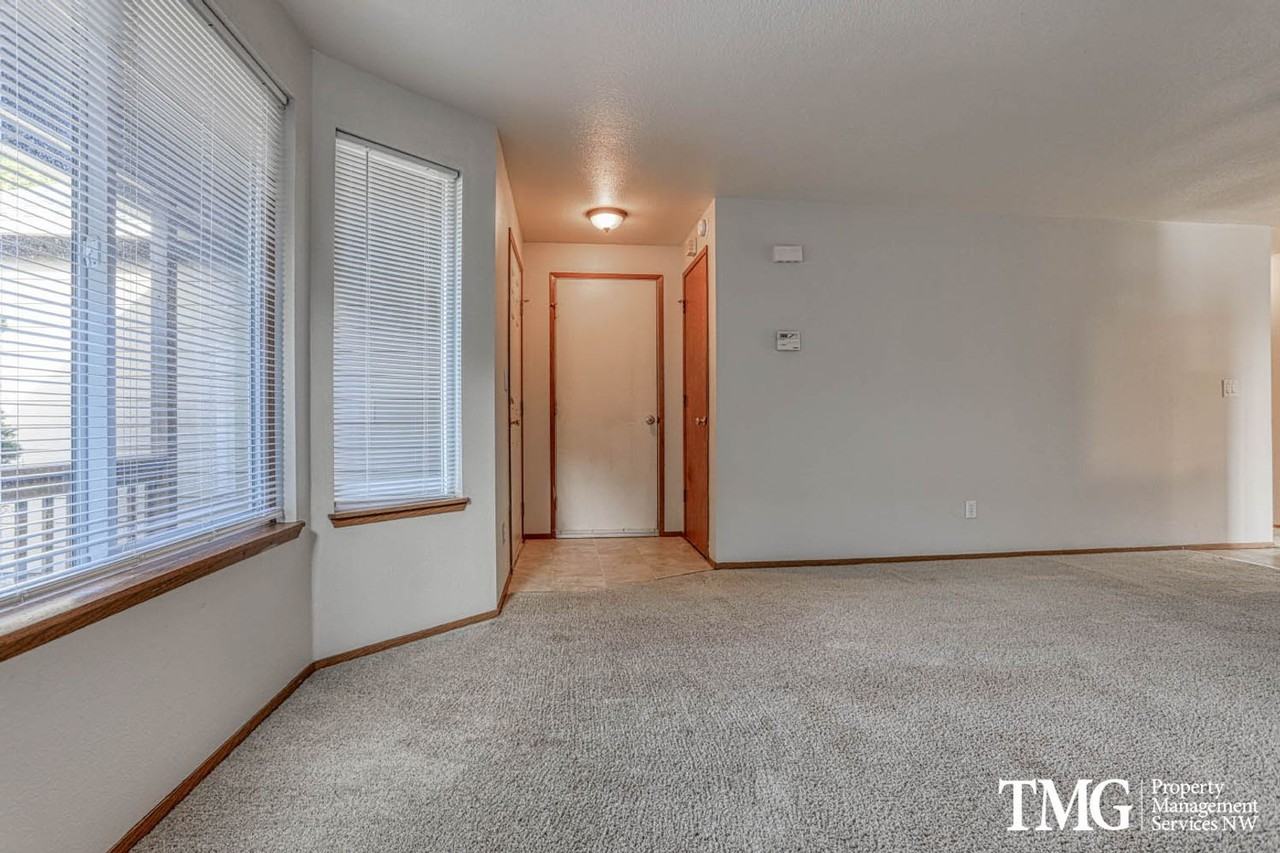 7701 Ne 136th Ave - Photo 4 of 25