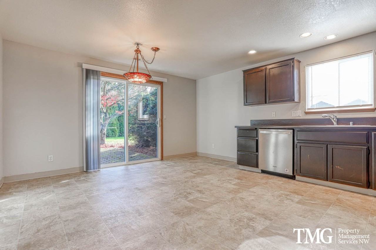 7701 Ne 136th Ave - Photo 6 of 25