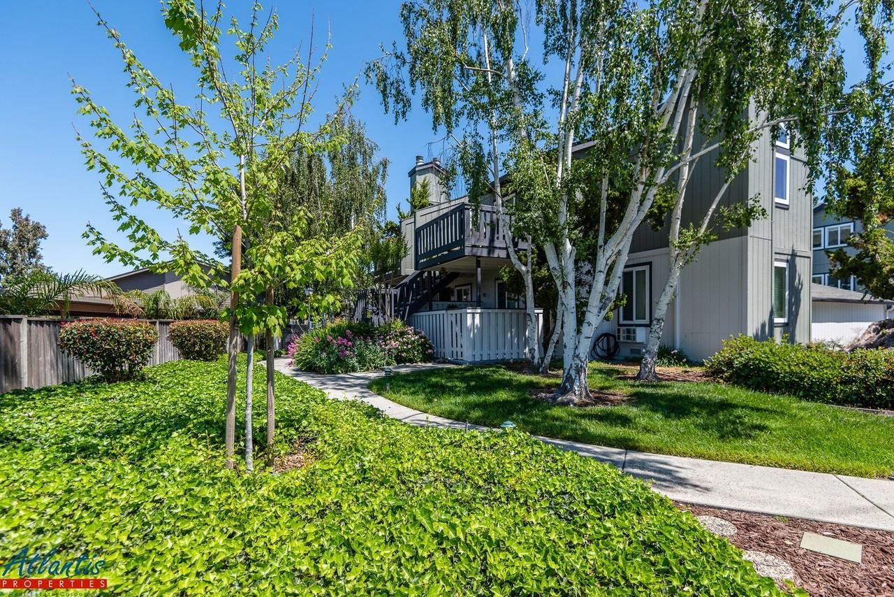 695 Blackford Ct - Photo 2 of 16