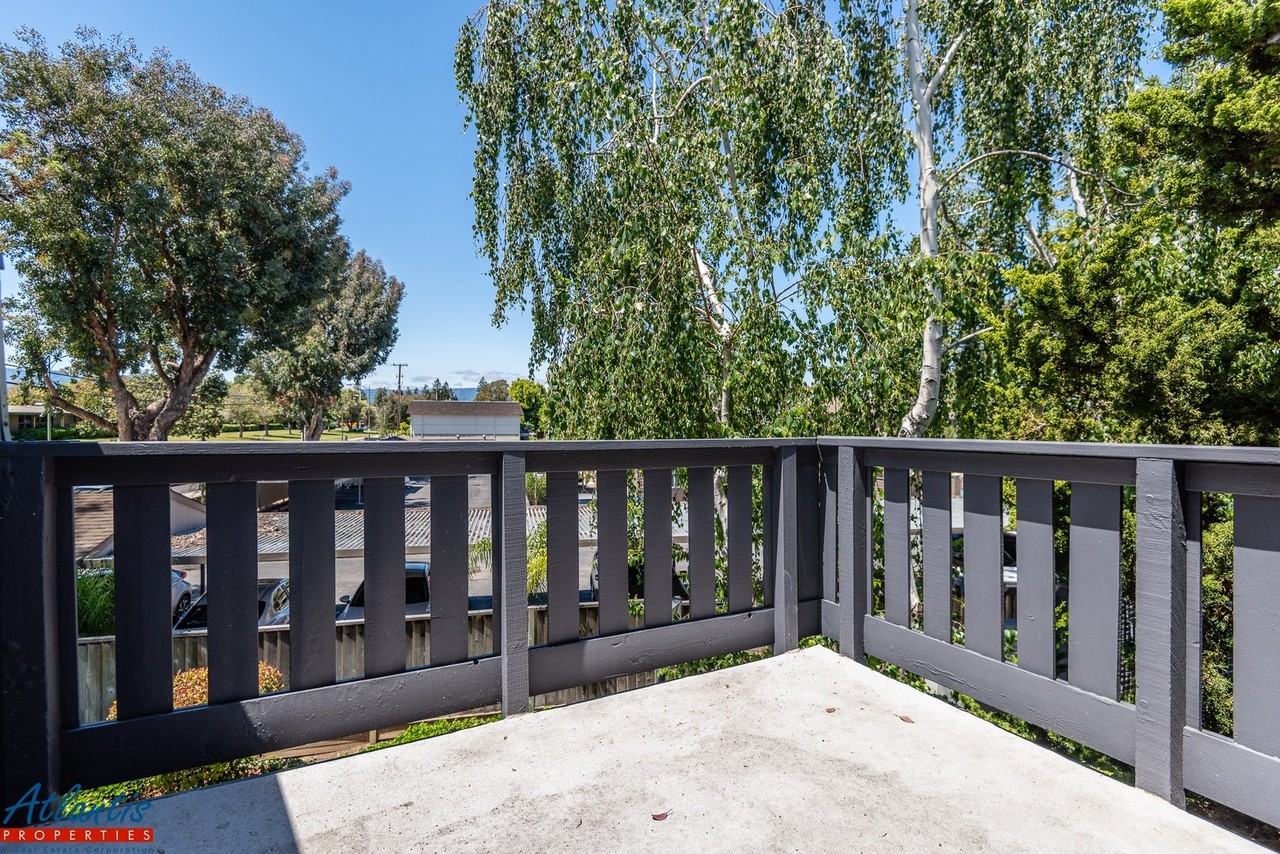 695 Blackford Ct - Photo 3 of 16