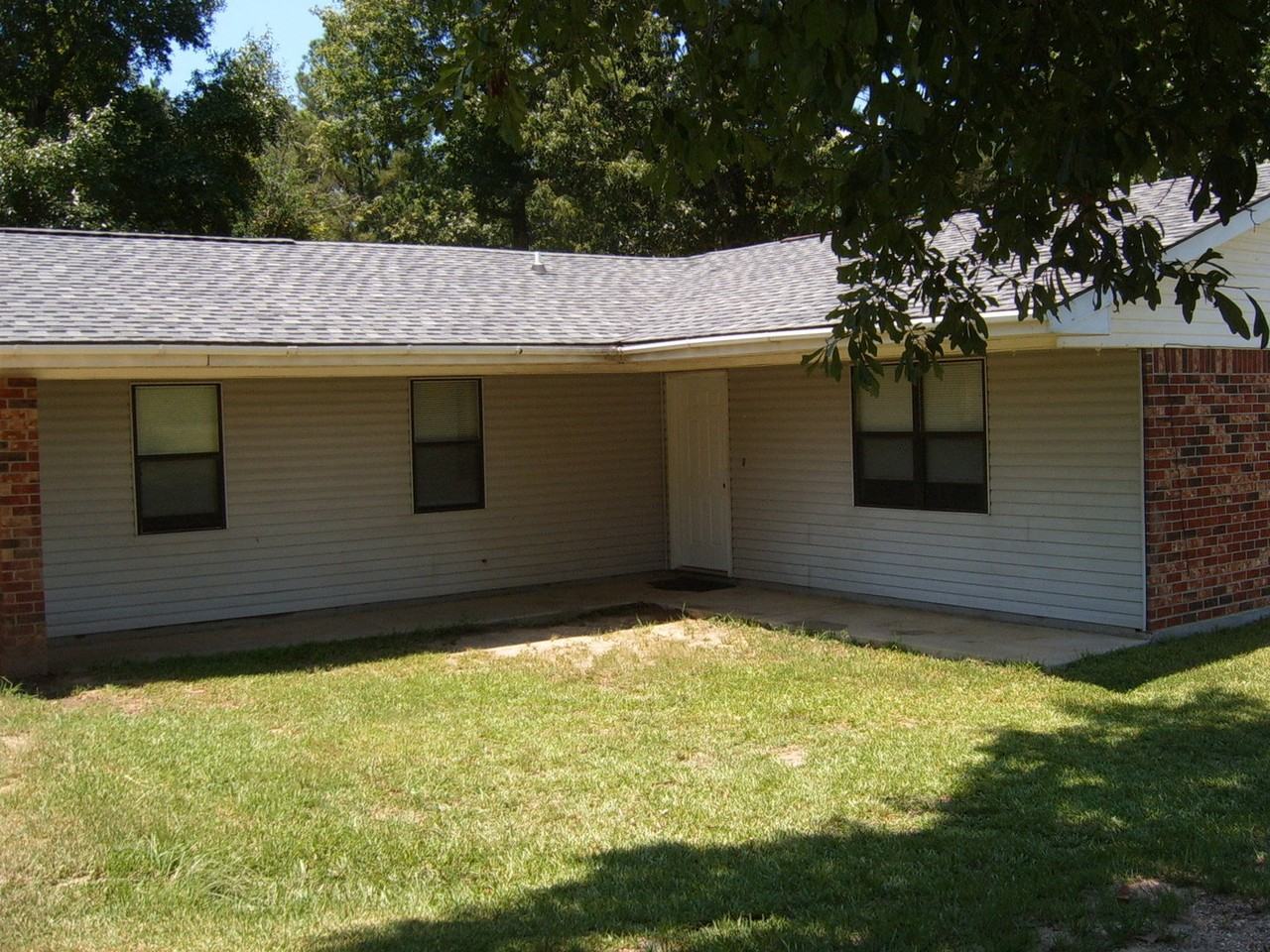 173 Stannard Dr - Photo 2 of 8