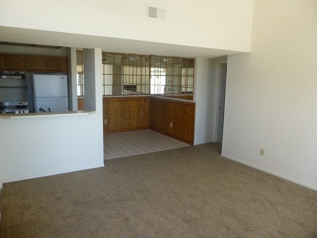 2489 Country Ln - Photo 3 of 13