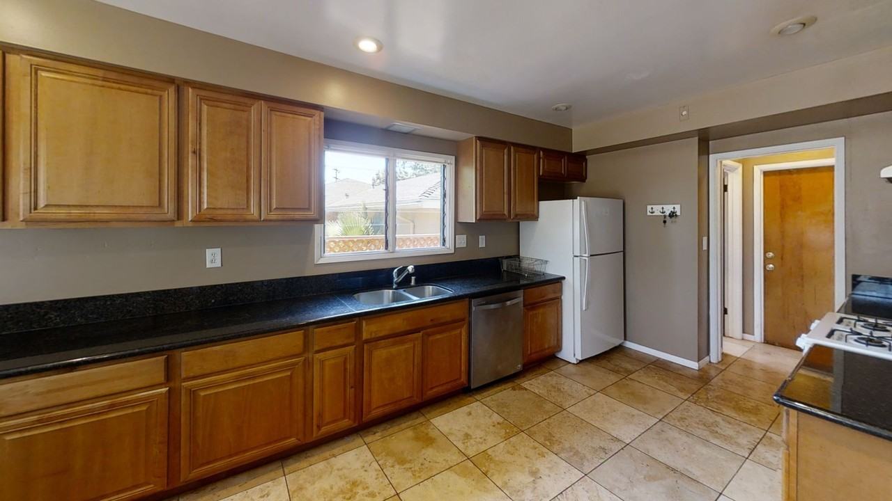 5616 Dorothy Way - Photo 4 of 20