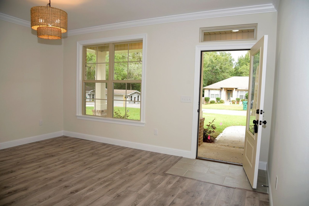 209 Florida St - Photo 2 of 20