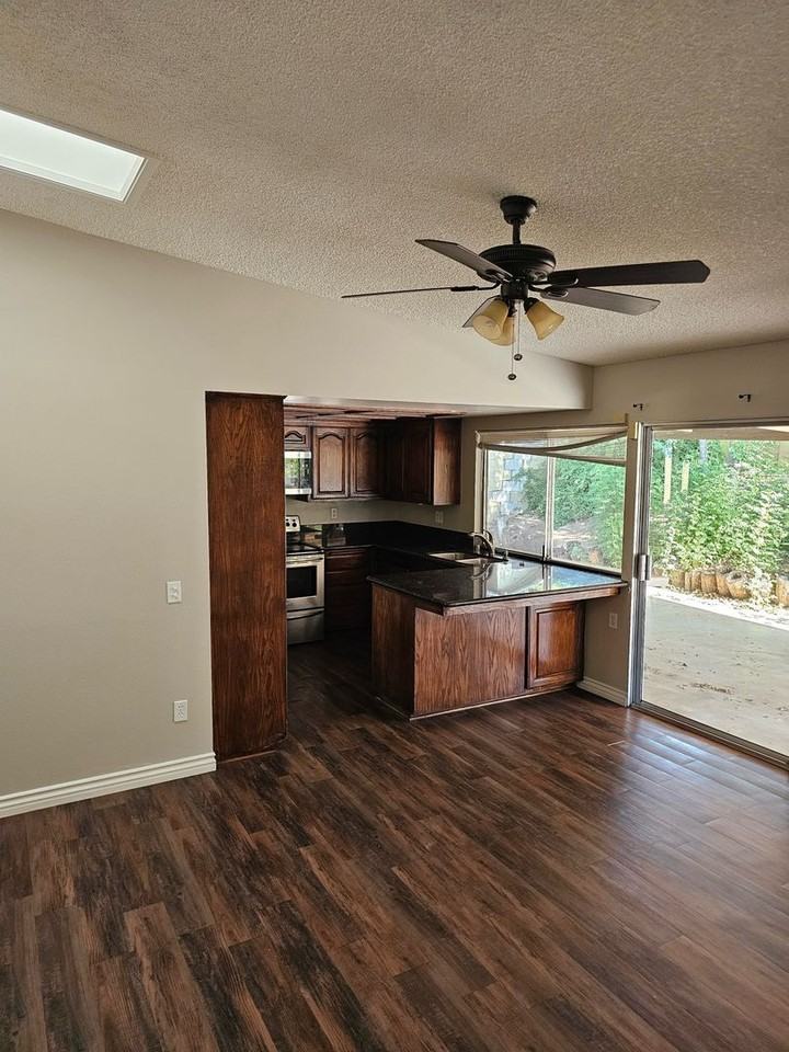 9820 Mcnicholl Dr - Photo 3 of 17