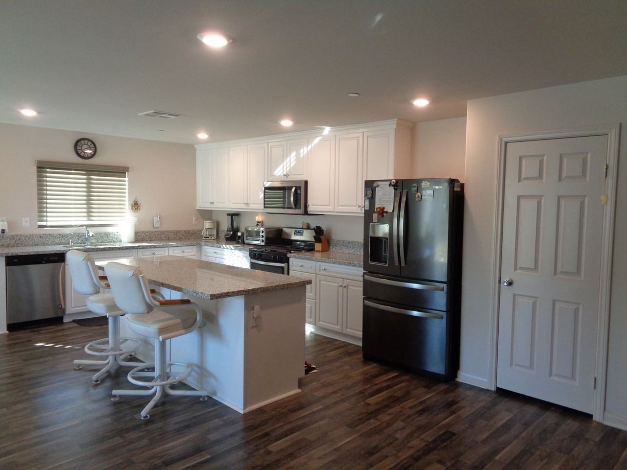 2048 E Newgrove St - Photo 3 of 16