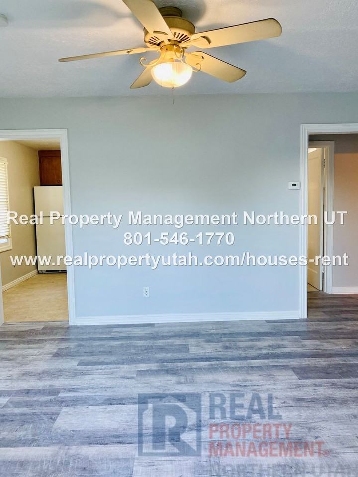 1370 23rd St - Photo 4 of 26