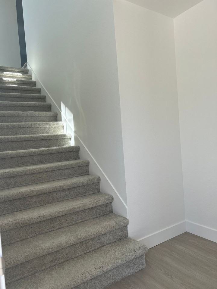 2081 Dennis Ln - Photo 4 of 7