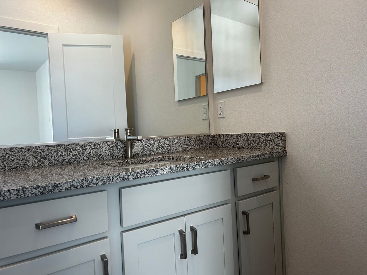 2081 Dennis Ln - Photo 7 of 7