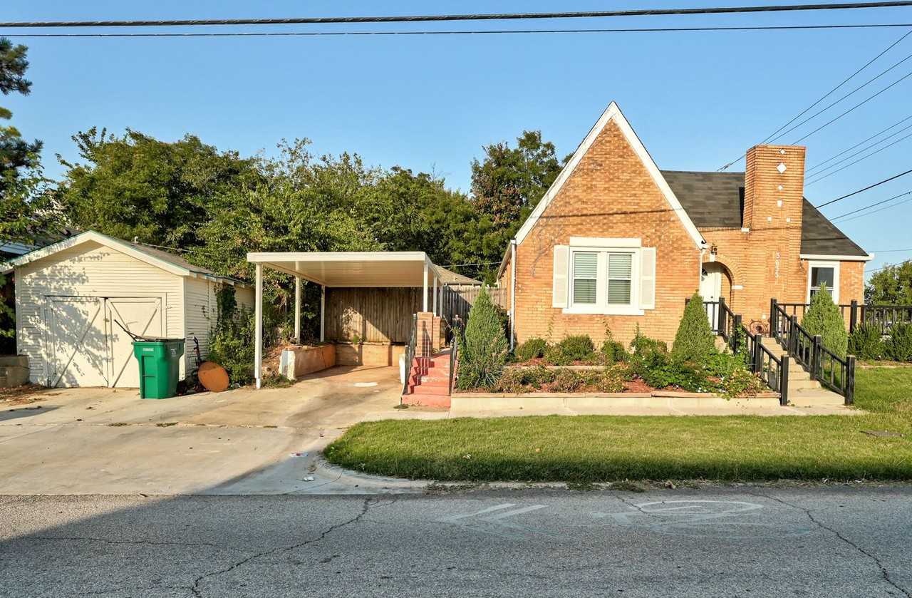 3633 N Walker Ave - Photo 2 of 30