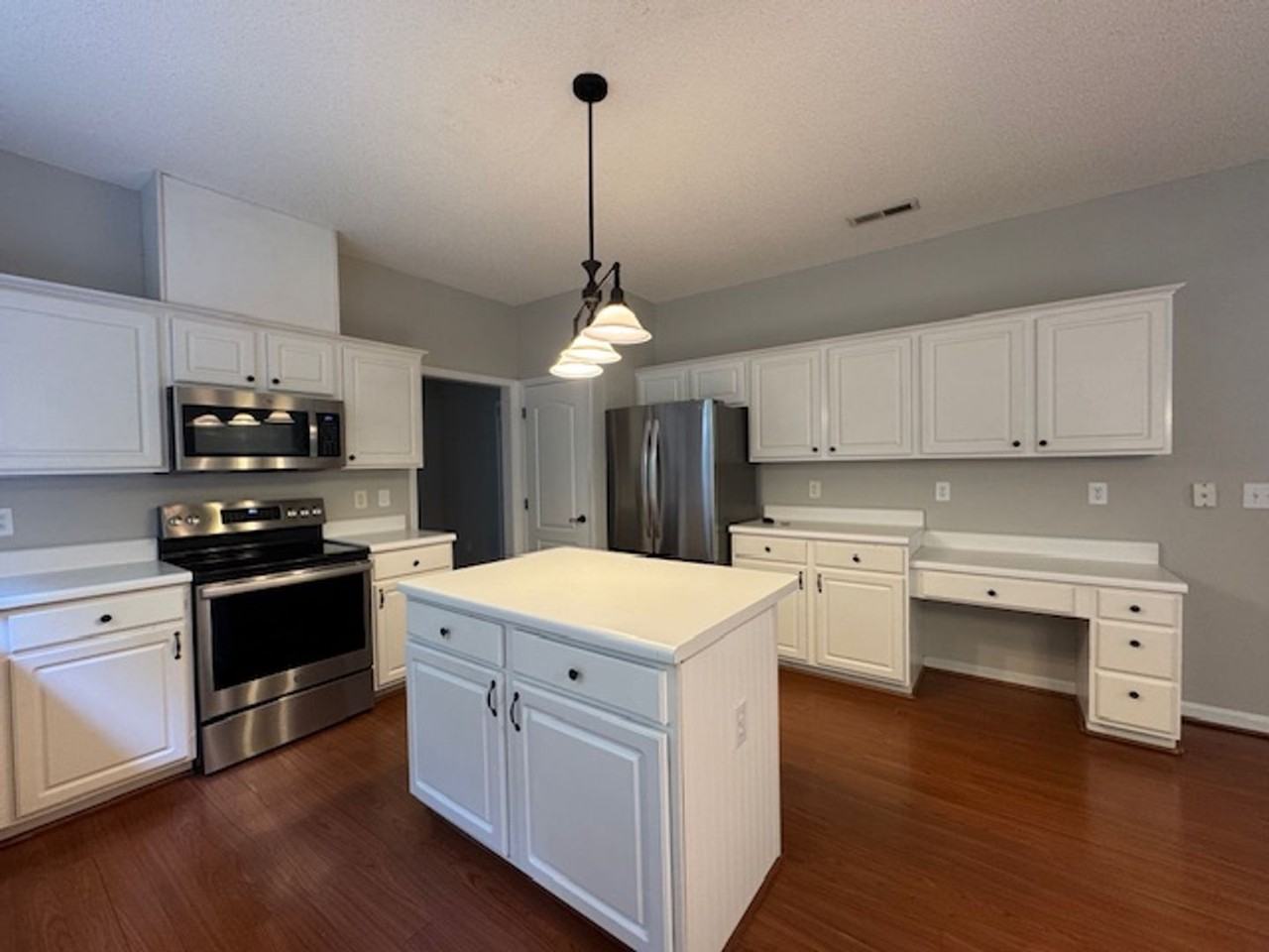 2808 Kentshire Pl - Photo 2 of 21