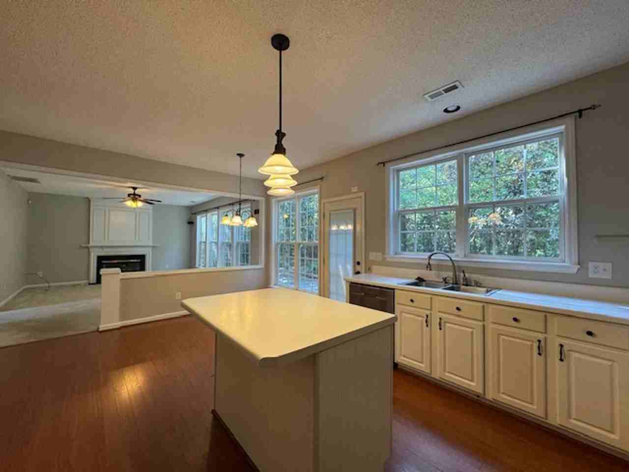 2808 Kentshire Pl - Photo 4 of 21