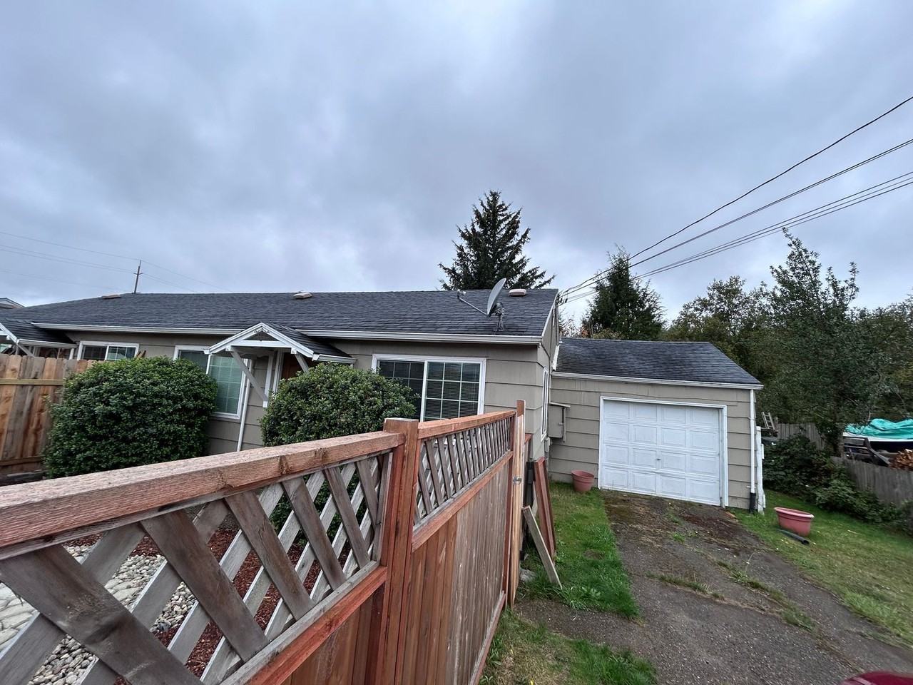 156 N Schoneman Ave - Photo 2 of 12