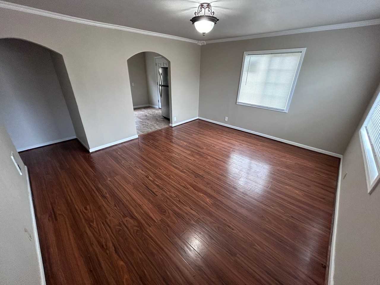 156 N Schoneman Ave - Photo 3 of 12