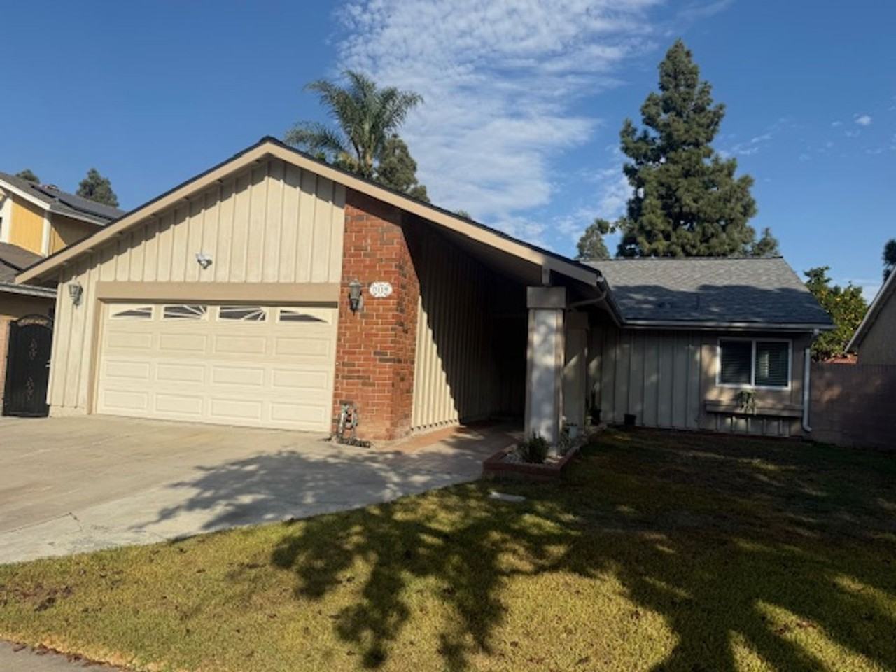 3129 S Center St - Photo 2 of 30