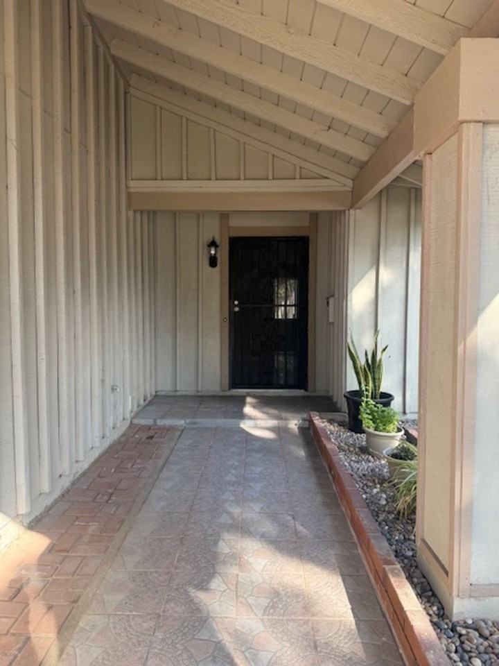 3129 S Center St - Photo 3 of 30