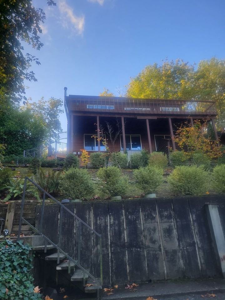 13723 Macadam Rd S - Photo 2 of 21