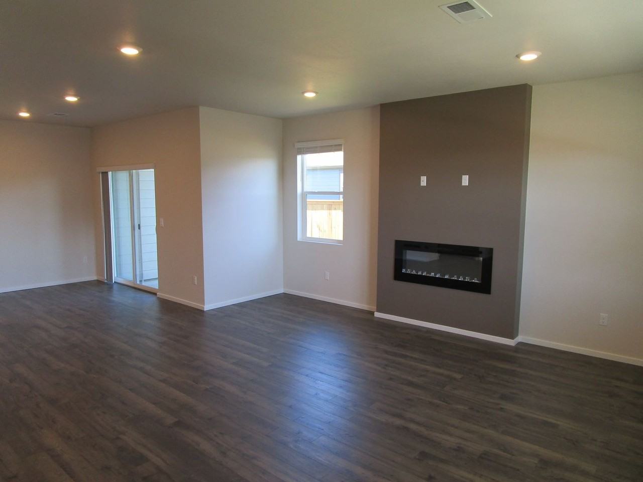 440 Ne Union Loop - Photo 2 of 15