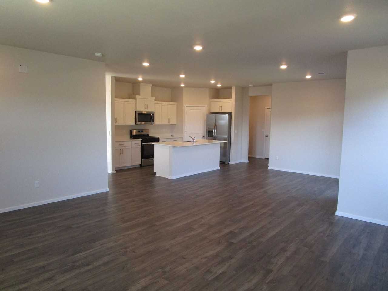 440 Ne Union Loop - Photo 3 of 15