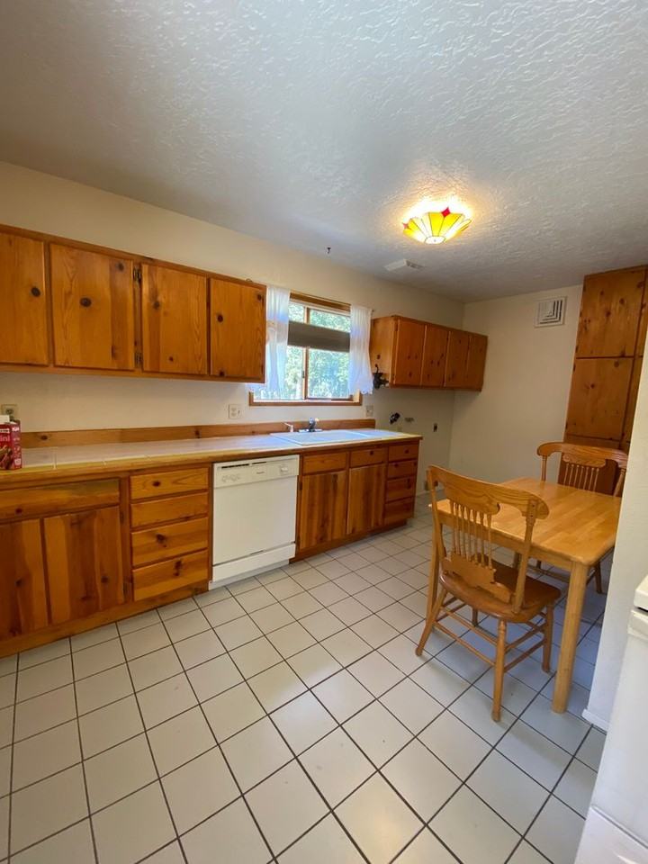 646 Centerville Hwy - Photo 2 of 7