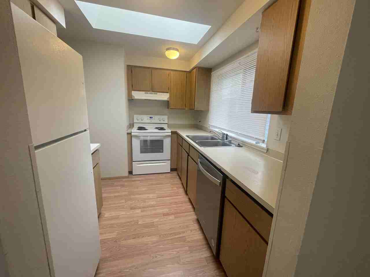1913 Chestnut St #B - Photo 2 of 10