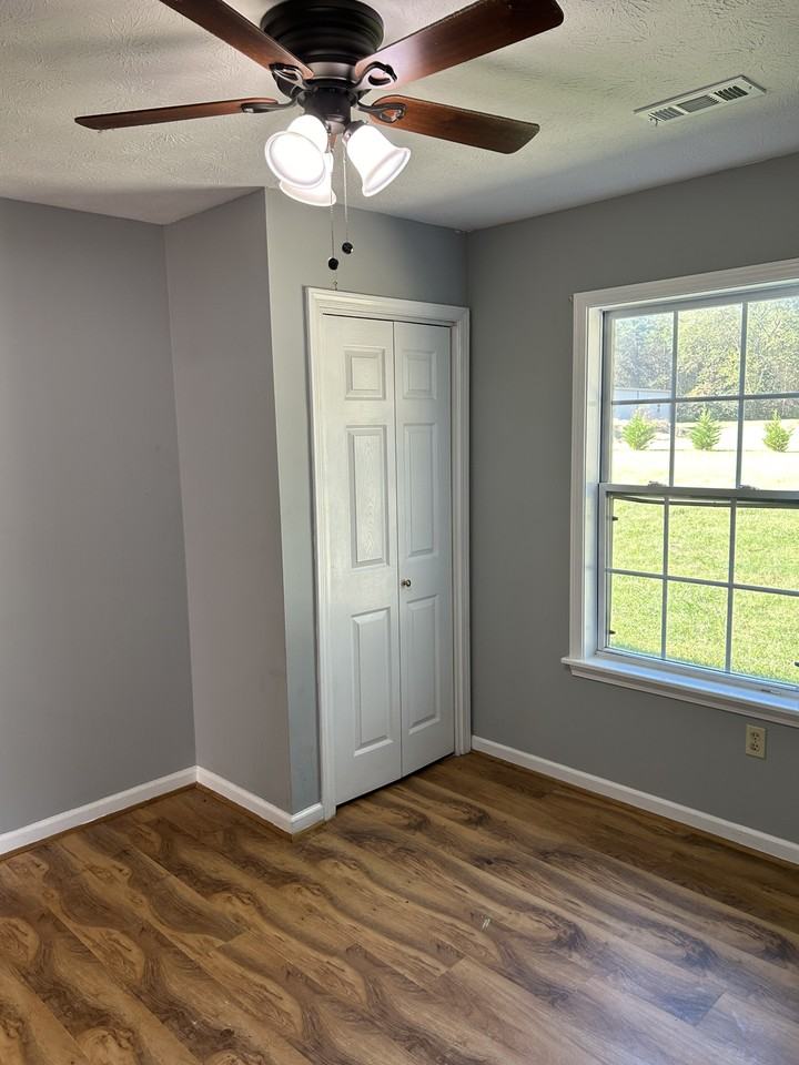 411 E Dumplin Valley Rd #1 - Photo 4 of 14