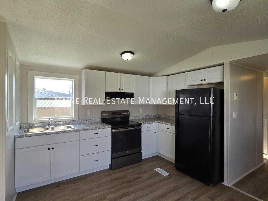 176 F St - Photo 2 of 16
