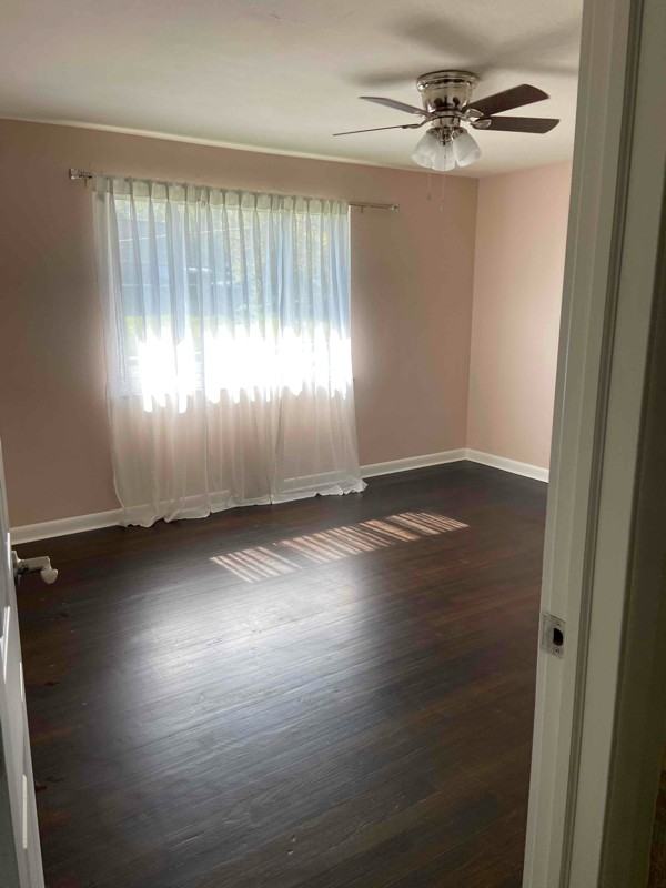 3239 Lakeview Ave - Photo 3 of 9