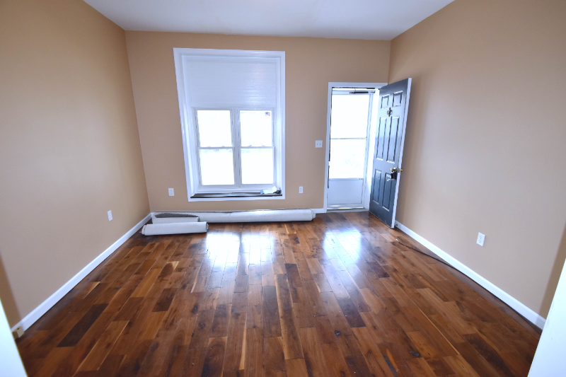 304 N Heller Ave - Photo 2 of 11