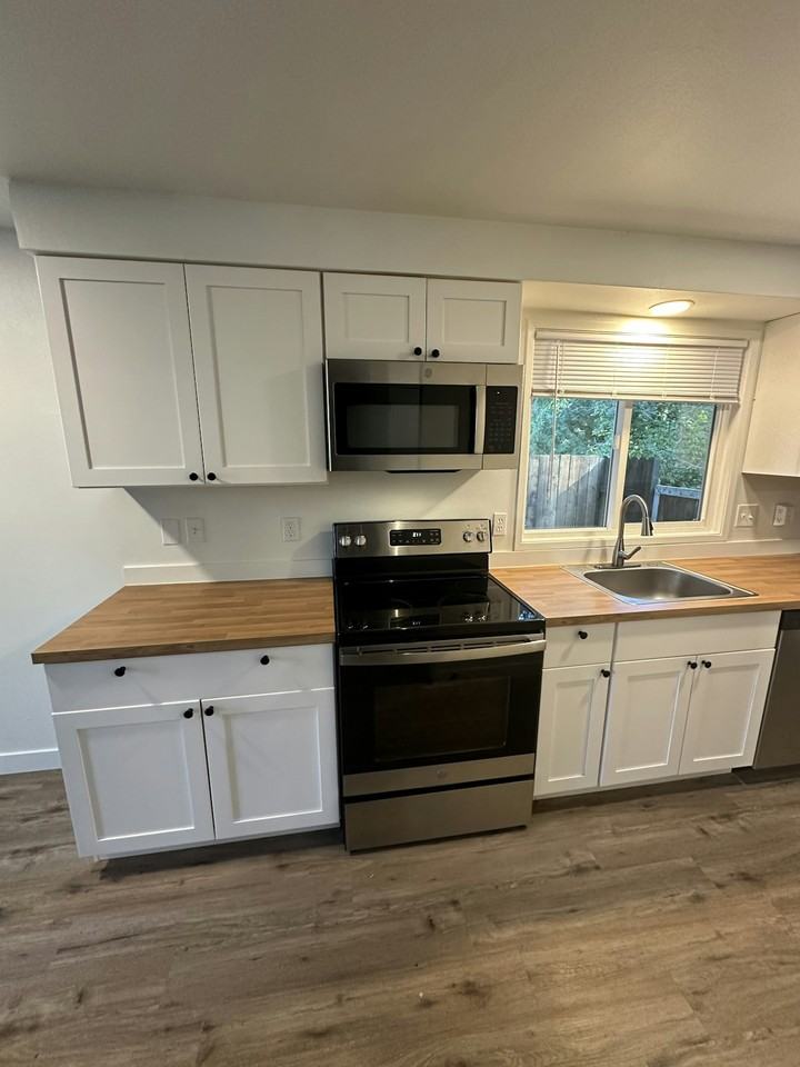 605 Andrew Street, Unit B - Photo 2 of 13