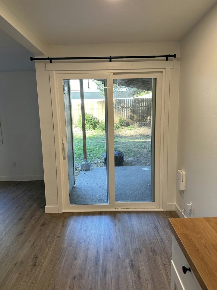 605 Andrew Street, Unit B - Photo 4 of 13