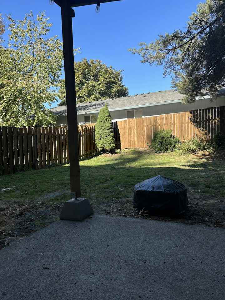 605 Andrew Street, Unit B - Photo 5 of 13