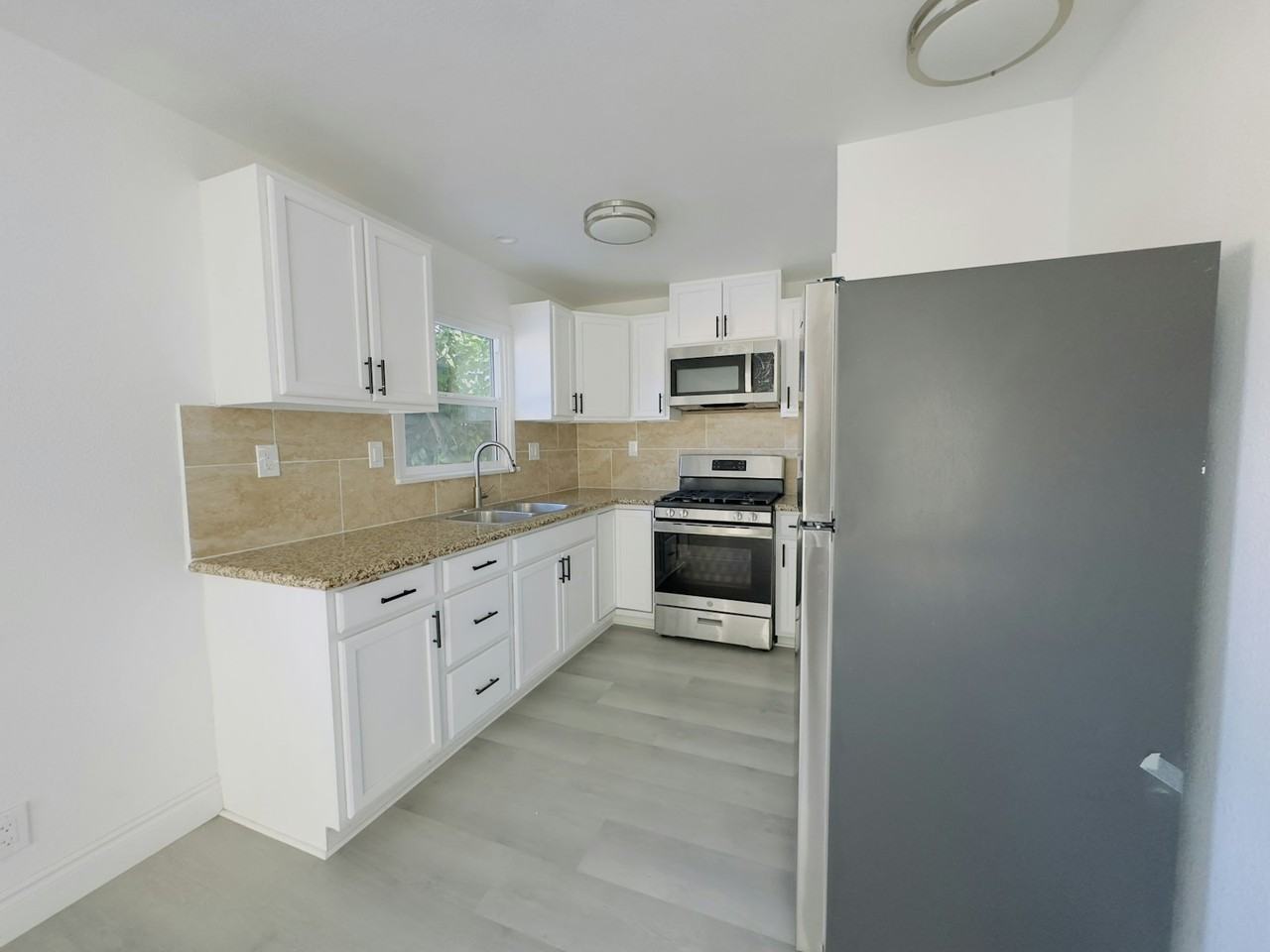 233 East Nicolet Street, Unit 233 - Photo 3 of 6