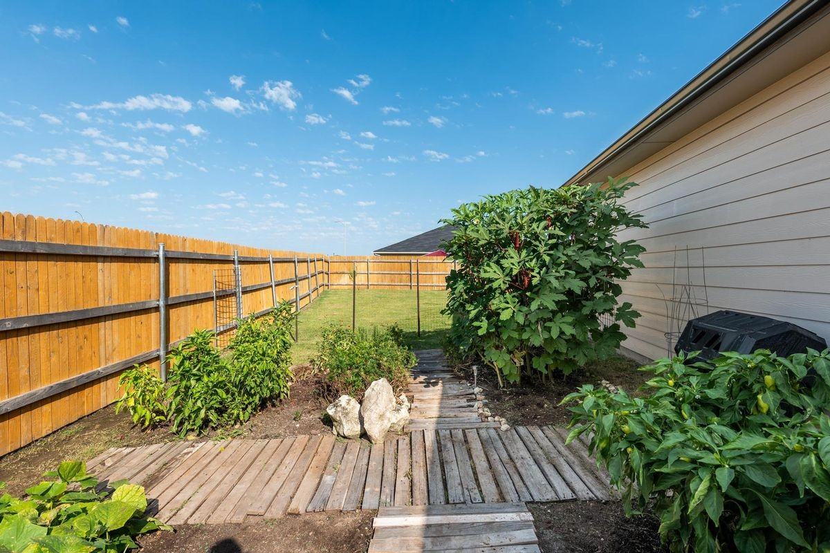 105 Black Wolf Run - Photo 4 of 25