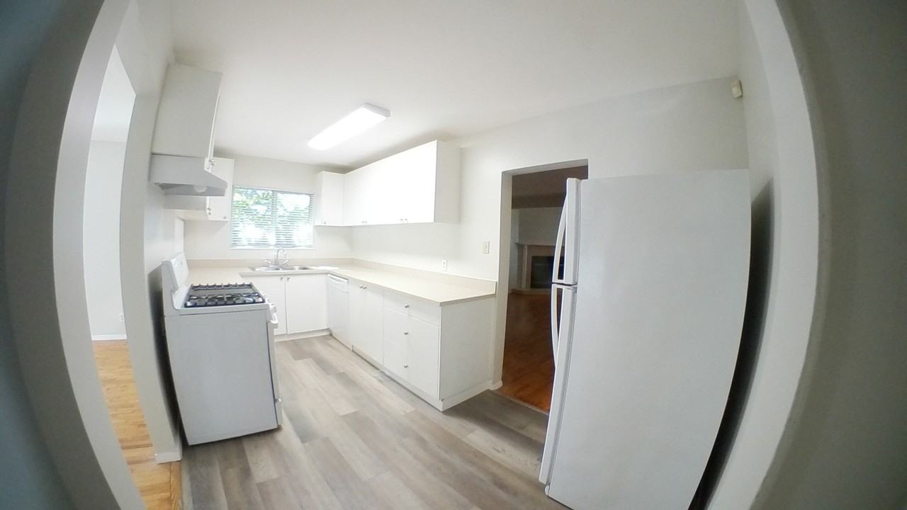 691 Blue Mountain St - Photo 5 of 12