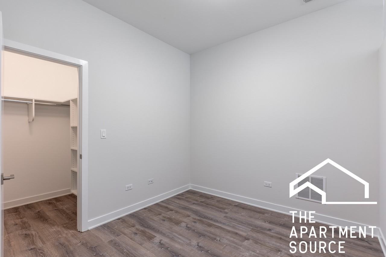 2247 W Lawrence Ave #2 - Photo 5 of 25