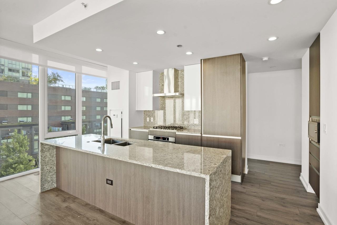 1140 N Wells St #2-2 - Photo 3 of 31