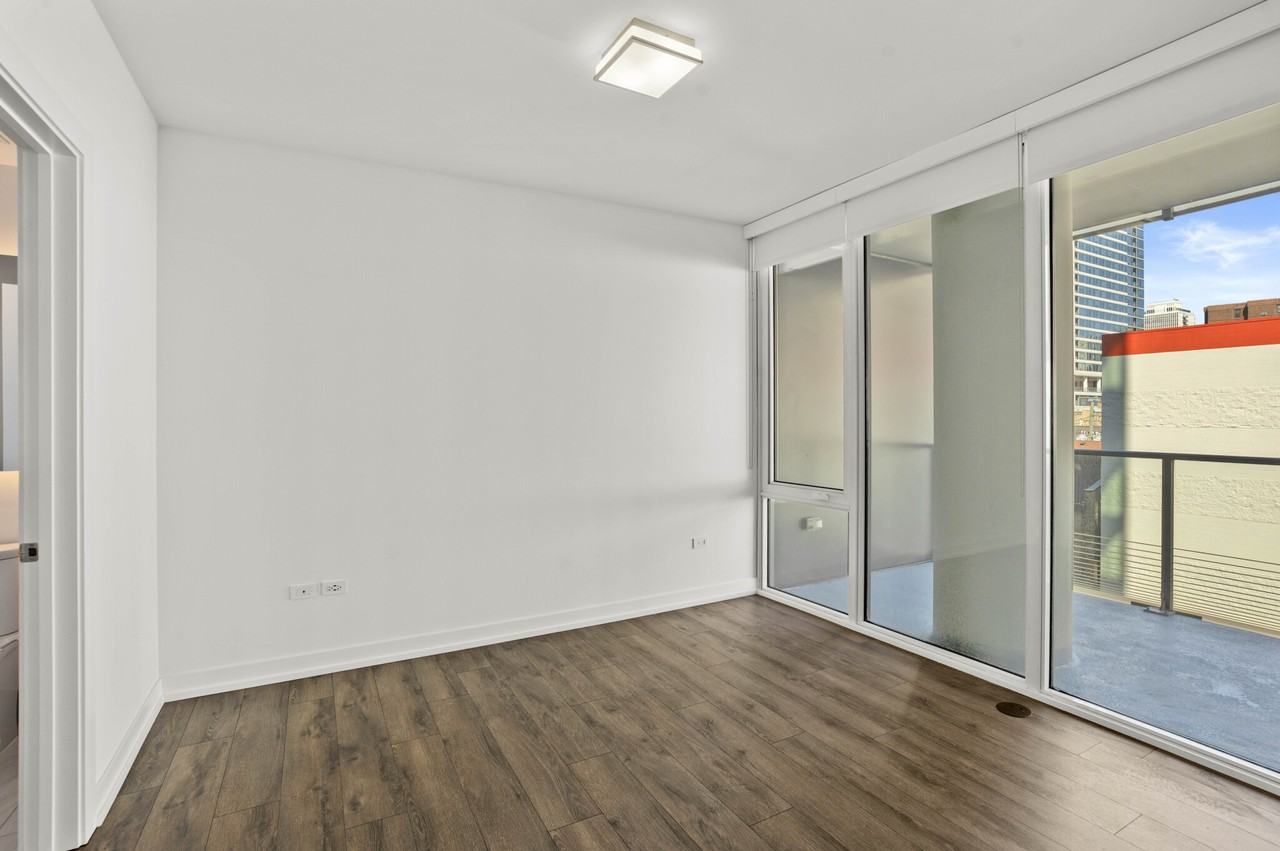 1140 N Wells St #2-2 - Photo 5 of 31